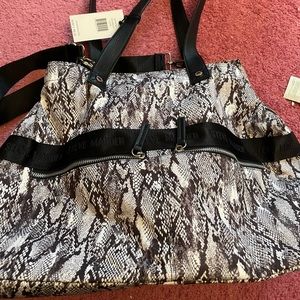 Steve Madden travel bag - new with tags
